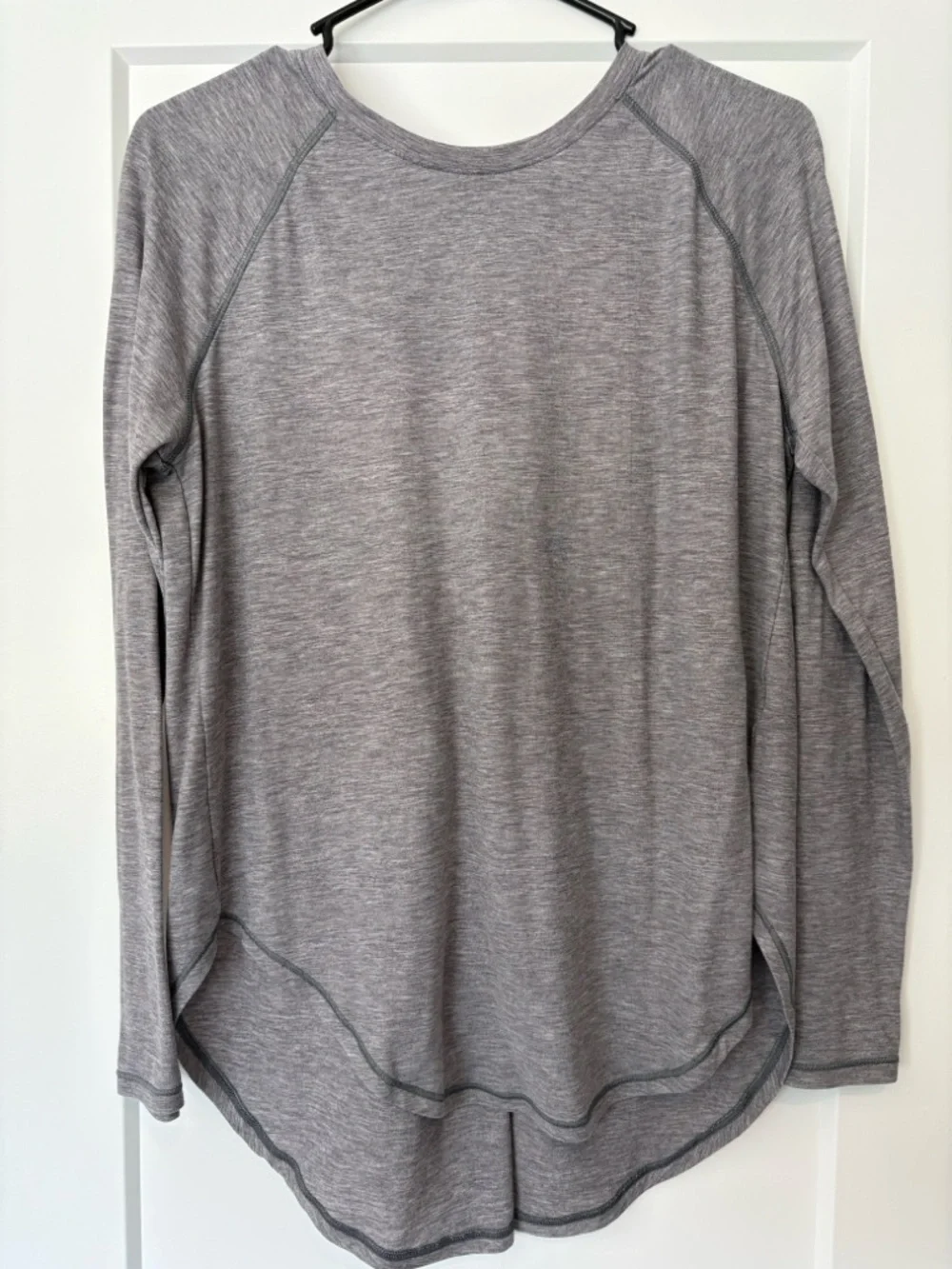 Under Armour Women's Long Sleeve Heather Gray Performance Tee - Picture 3 of 3